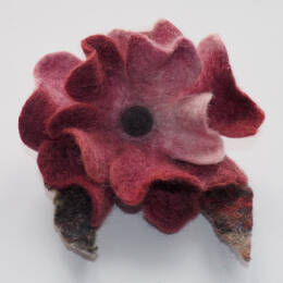 Damska broszka filcoway kwiat z wełny merynosów i jedwabiu