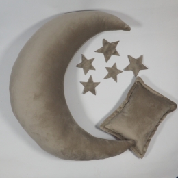 Poduszka Księżyc i gwiazdy do sesji noworodkowej CIEMNOBEŻOWY velvet 