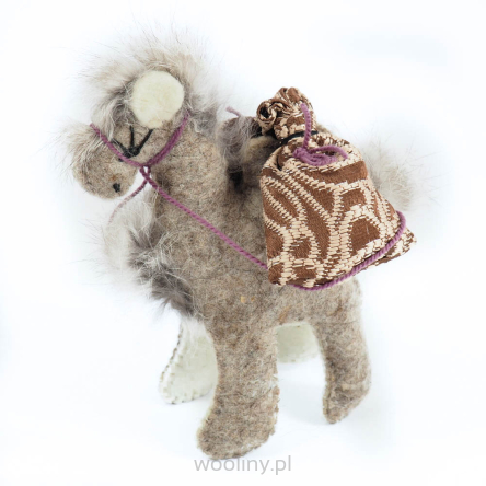 Filcowy wielbłąd z sakiewką filcu i futra dla dzieci