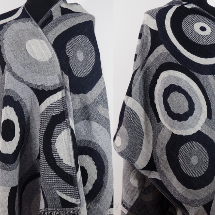 Duży wełniany damski szal w odcieniach szarości