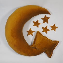 Poduszka Księżyc i gwiazdy do sesji noworodkowej musztardowy velvet 