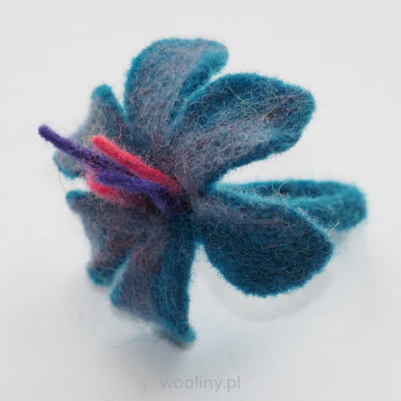 Pierścionek z wełny wzór 8