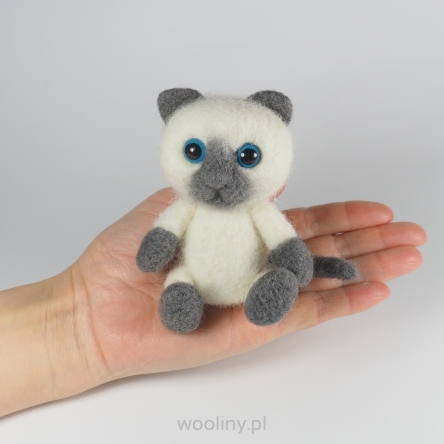 Kotek filcowy biało-szary do do fotografii noworodkowej