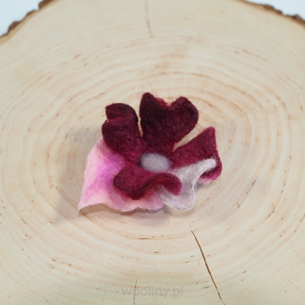 Broszka filcowa kwiat z wełny i jedwabiu